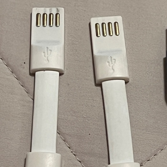 usb charger - Picture 1 of 2